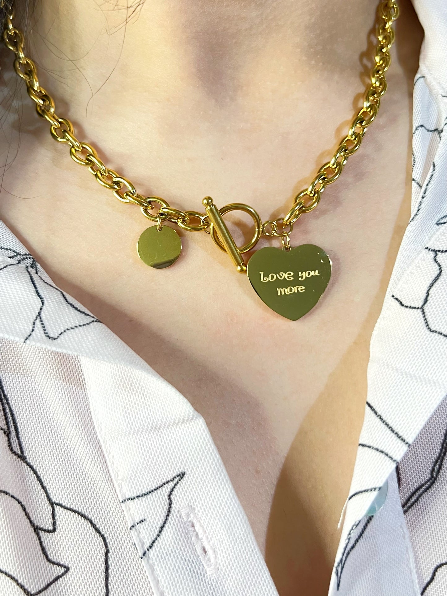 Lucy necklace heart love you more, inscription is a beautiful reminder of the love.