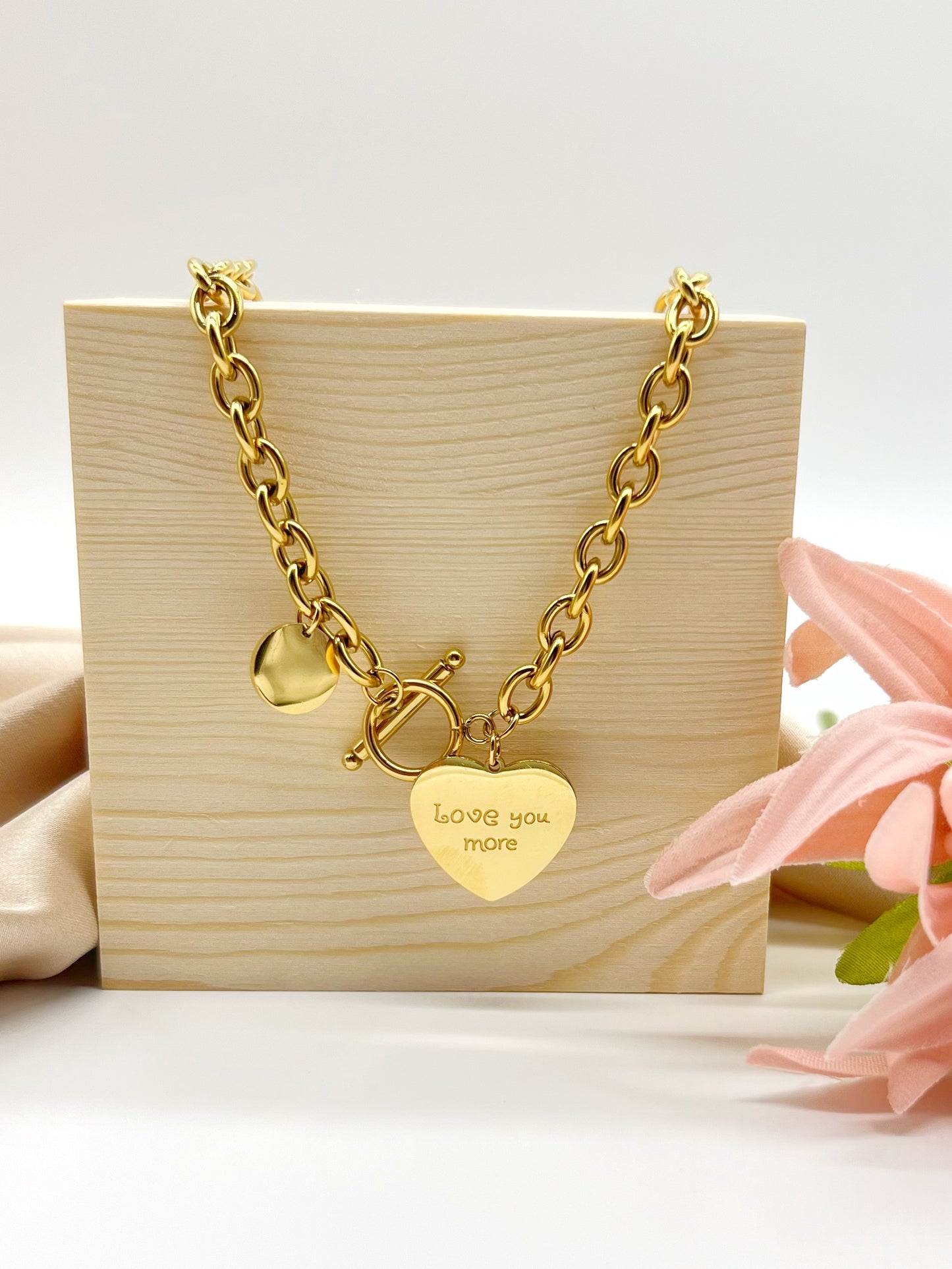 Lucy necklace heart love you more, inscription is a beautiful reminder of the love.