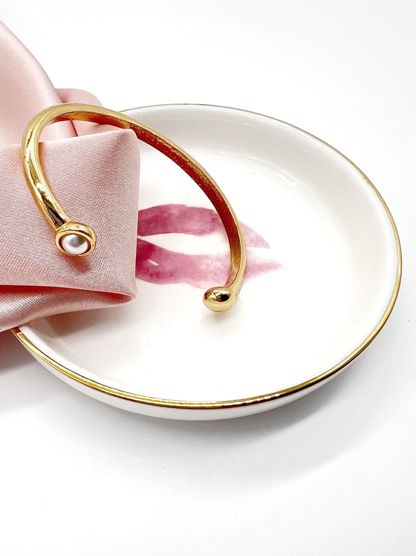 pearl bracelet