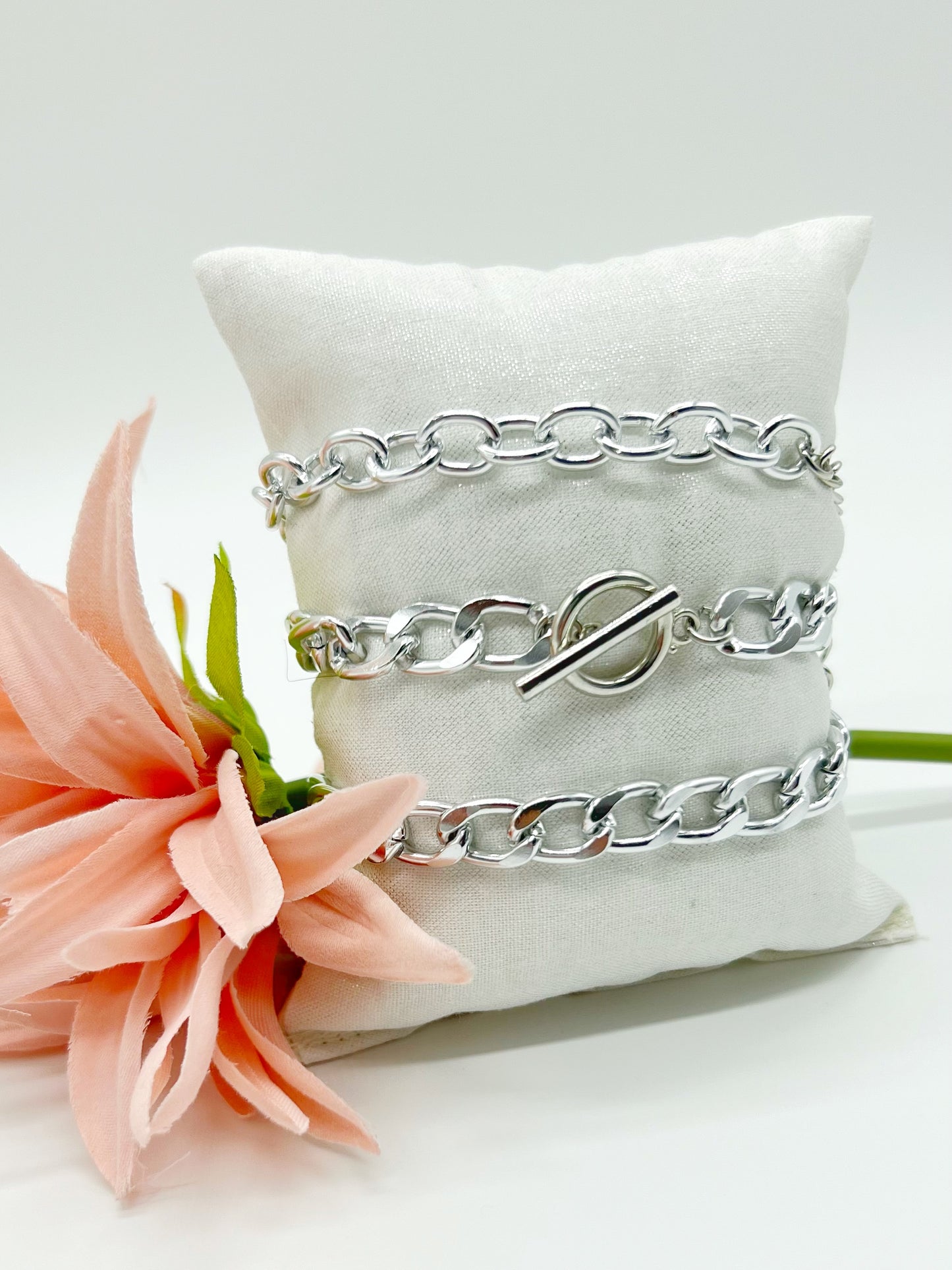 Elida Set of silver bracelets three beautiful styles that will highlight your look