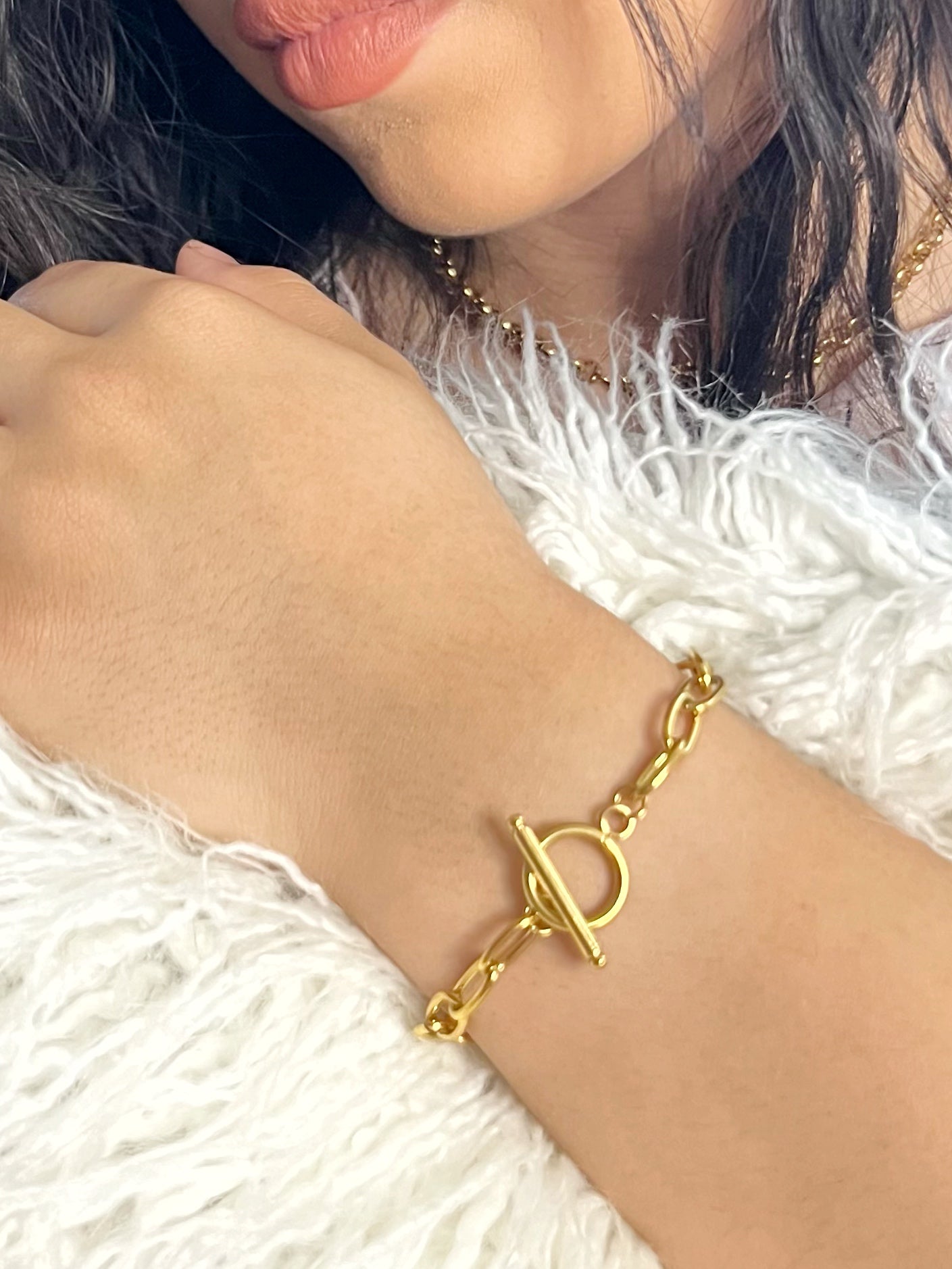 Victoria, our gold bracelet is both elegant and versatile, the perfect accessory for any outfit