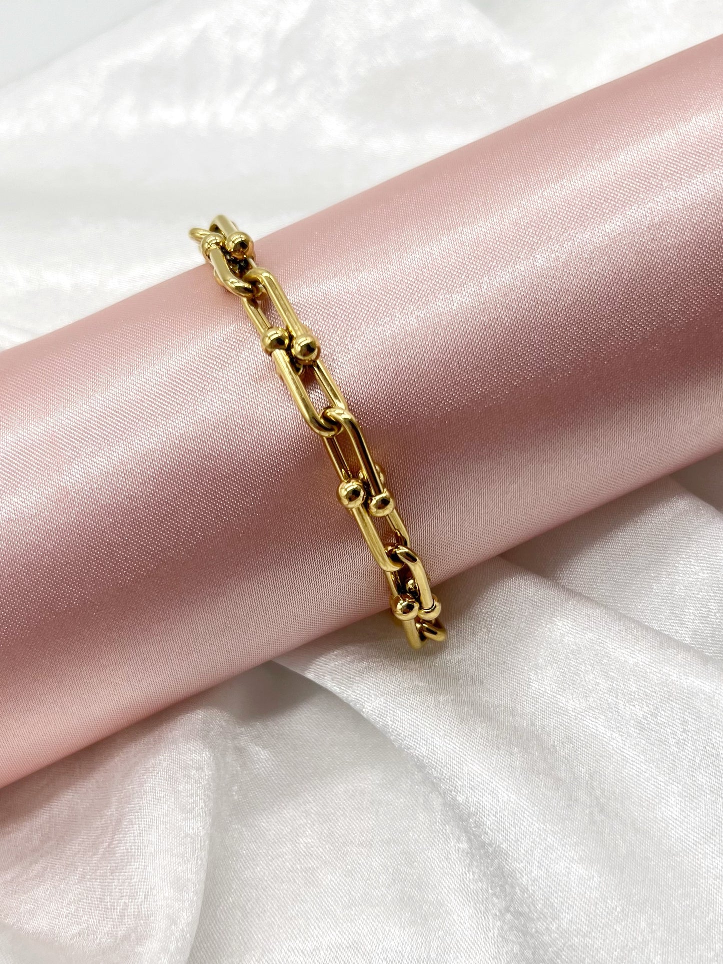 Yolanda, this bracelet is a symbol of elegance and refinement