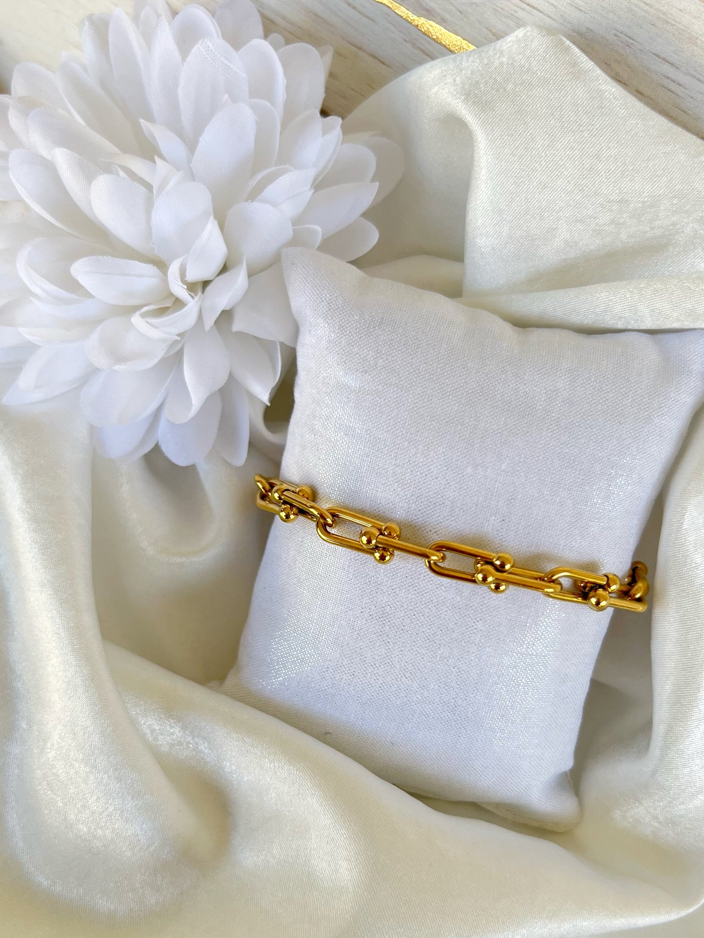 Yolanda, this bracelet is a symbol of elegance and refinement