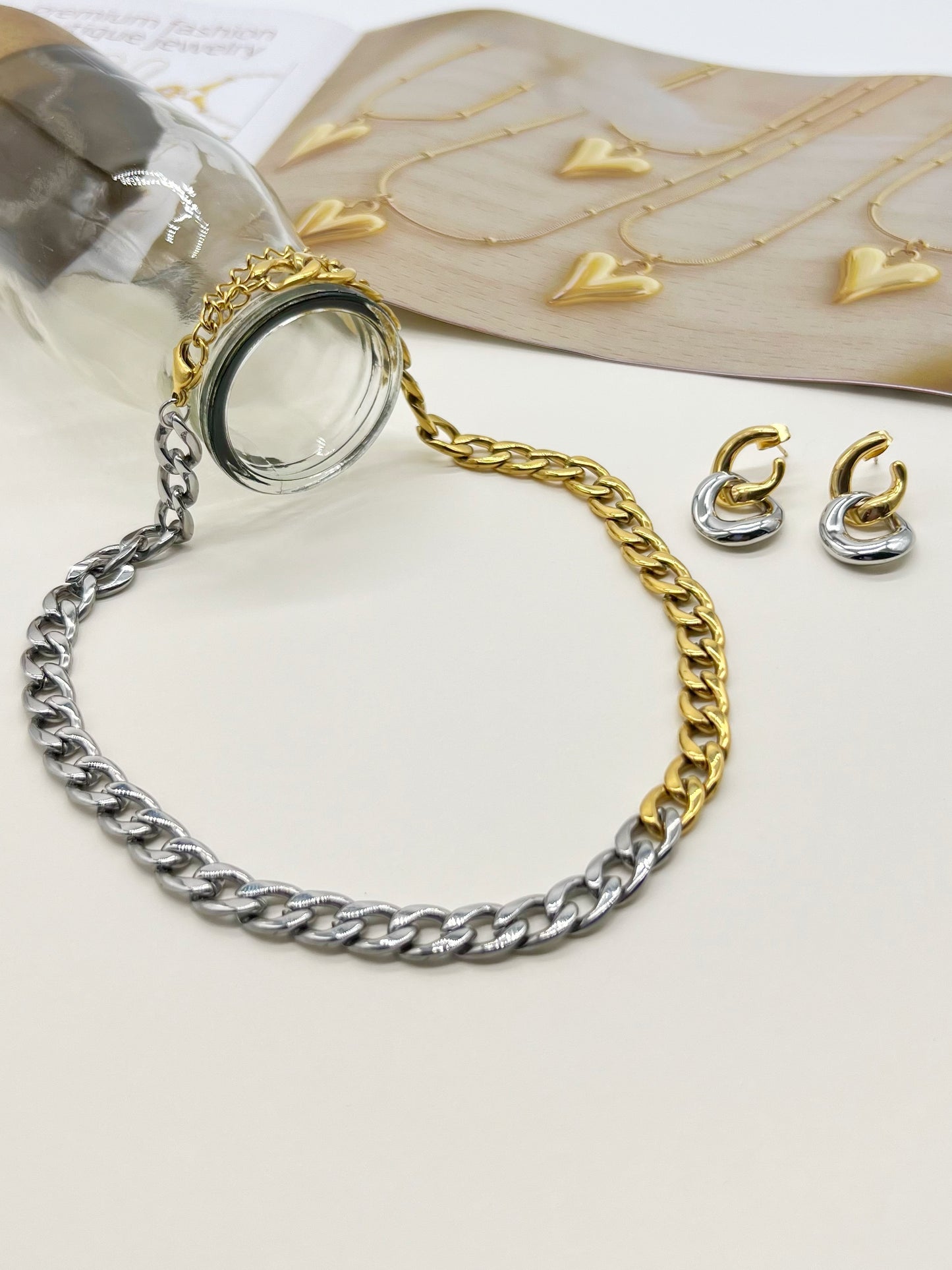 Samanta this beautiful silver and gold necklace adds touch of glamour and class to any outfit.